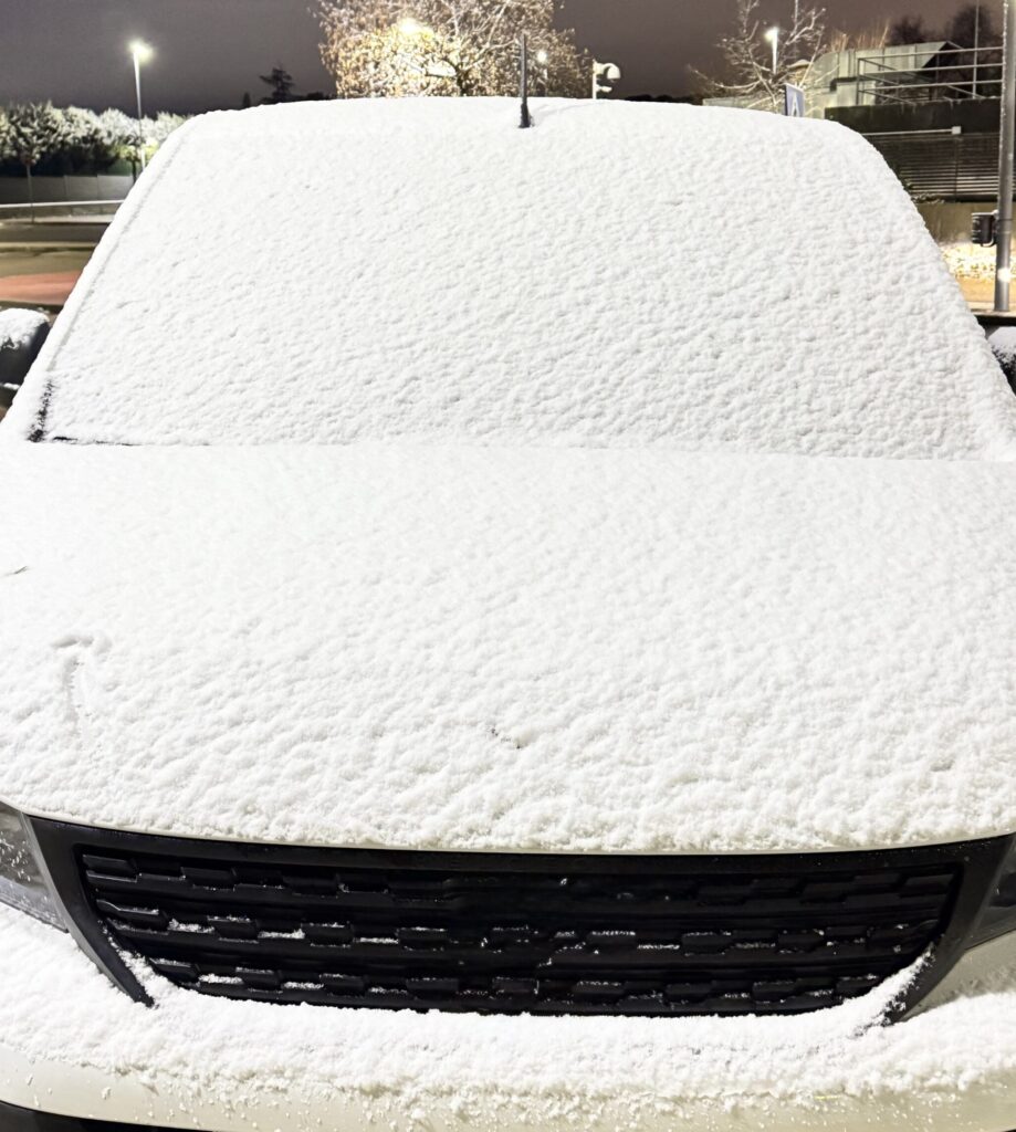 coche nevado en Mobius Saretec Group